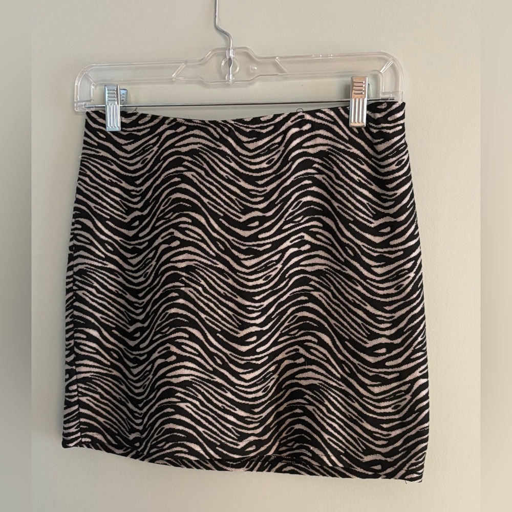 Sans Souci Vintage Y2K Cute Shimmer Zebra Print Mini Skirt Women’s Size M Medium